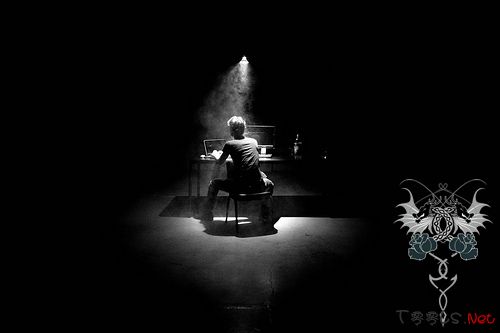 黑客：站在十字路口的孤独者