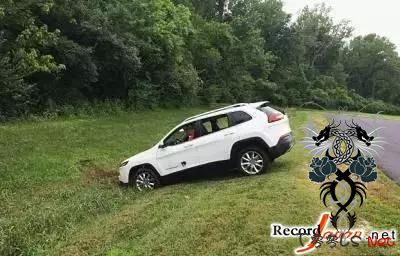 日媒：联网汽车存巨大安全隐患 可能遭黑客攻击